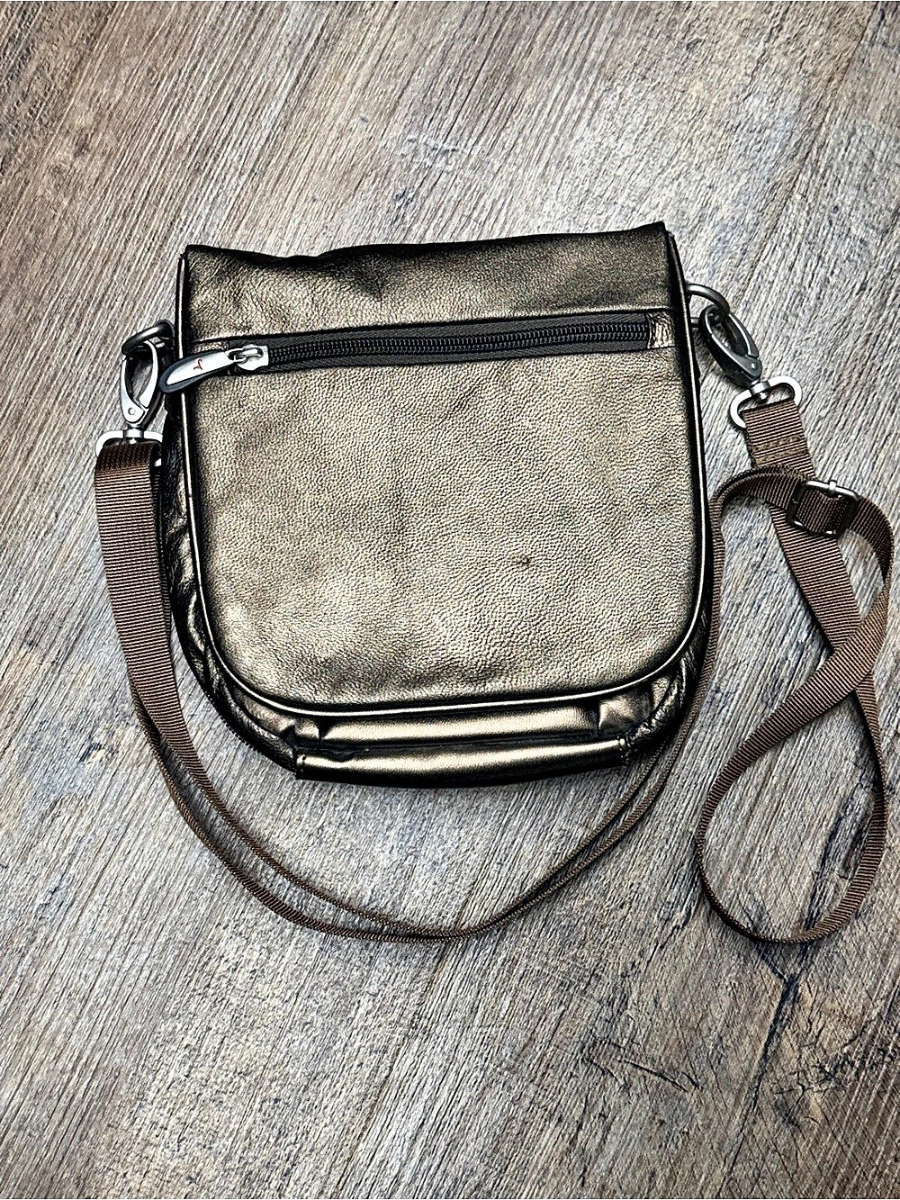 Travelon leather Crossbody travel zip Bag in Bronze
